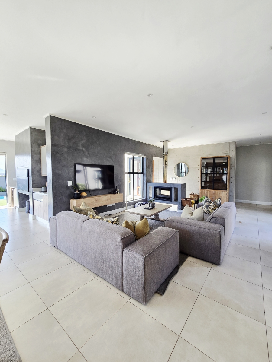 4 Bedroom Property for Sale in Kingswood Golf Estate Western Cape